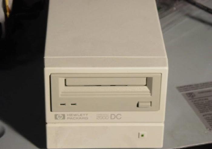 Hewlett Packard 6400 2000 DC Modell : C1521B

Hersteller:
Hewlett Packard

2/4GB DDS Band.DDS 1.60m,90m,120m Daten-Cartridges.SCSI-2, single-ended, 50 pin, externes Laufwerk. 2x SCSI Anschluss 50pin
